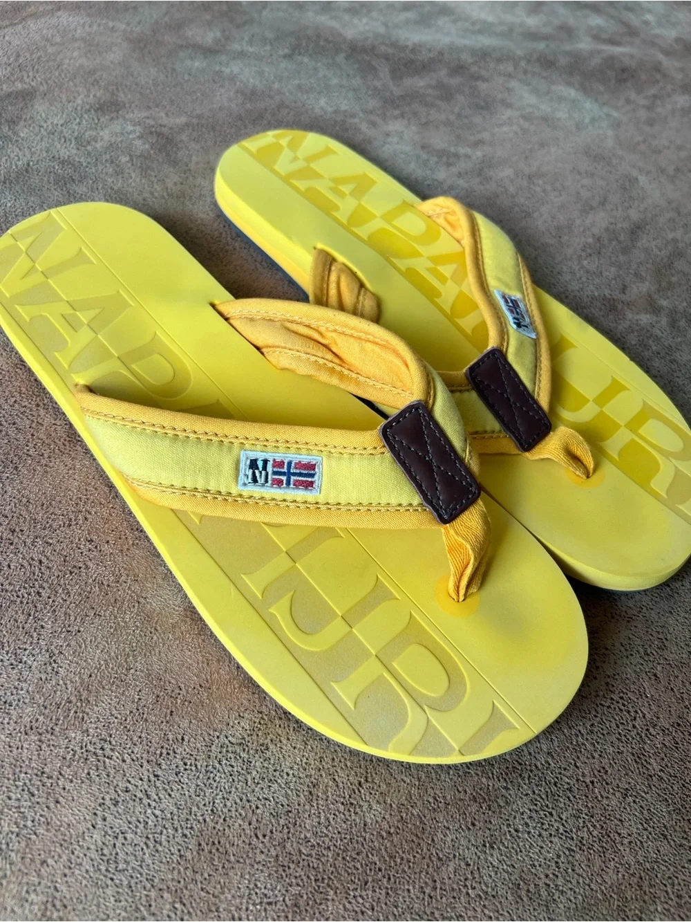 Napapijri Yellow Men’s Flip-Flops Sandals size 9.5/10